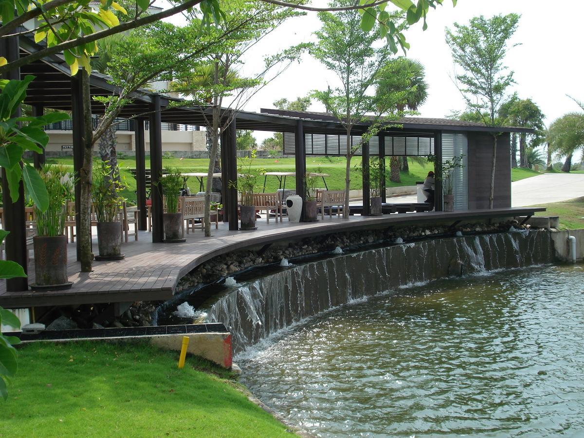 Suwan Golf & Country Club Guest House Nakhon Chai Si Exterior photo