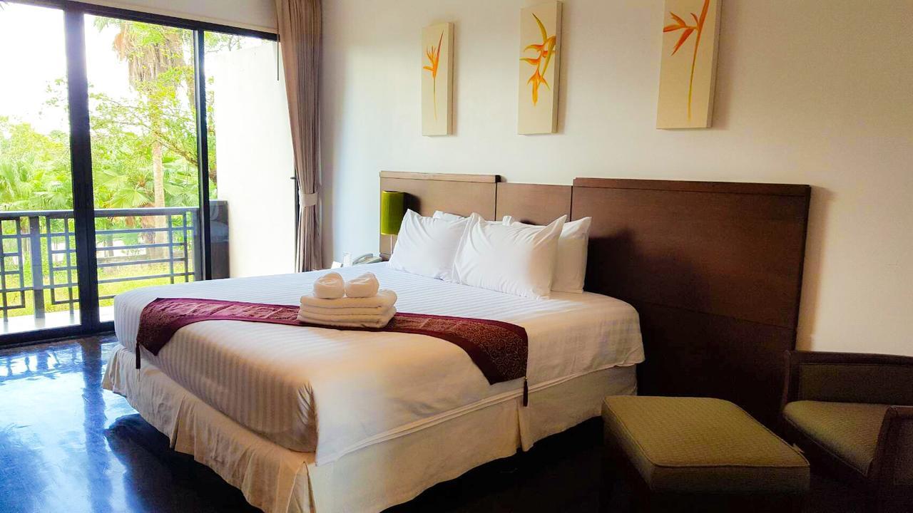 Suwan Golf & Country Club Guest House Nakhon Chai Si Exterior photo